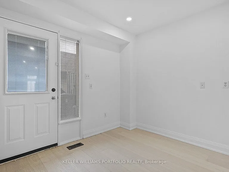 9542 Sheppard Ave E — Photo 15