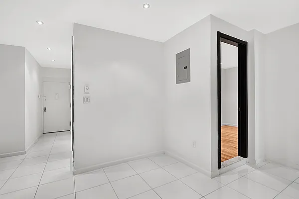 Rented by REZI | media 15