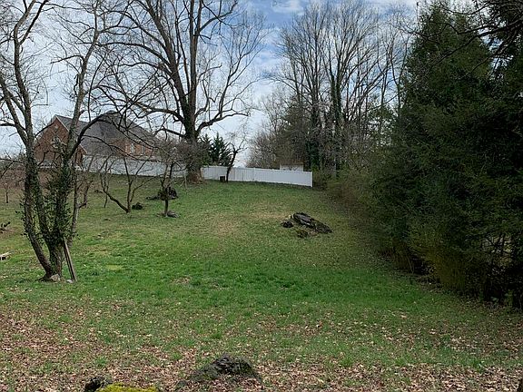 2nd image of 619 Vance Dr