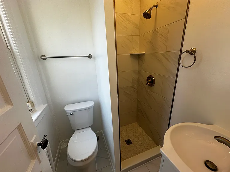 1223 F St NE — Photo 8