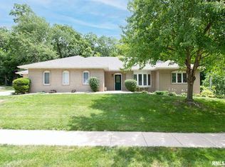 3026 45th St, Moline, IL 61265