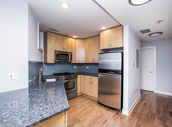 5th image of 4055 N Hermitage Ave