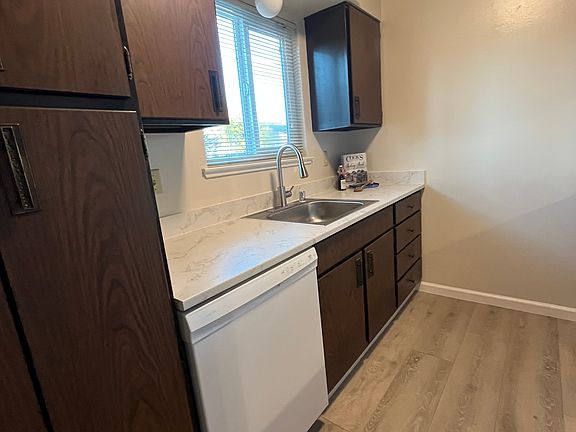 Kitchen, new dishwasher and counters