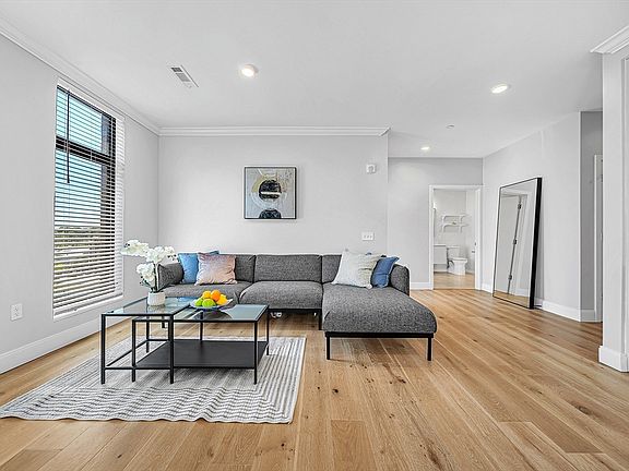 5th image of 191 Washington St #318