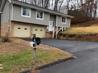 226 Shadow Hill Ln, Bristol, VA 24201