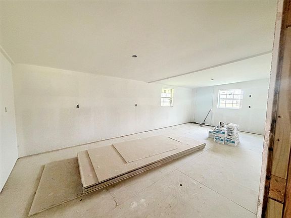 5th image of 609 County Rd