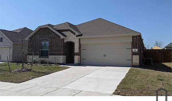 4 bed, 1996 sqft, $2,200 — Photo 3