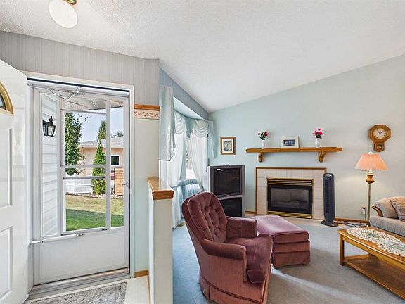3rd image of 183 S Doran Cres