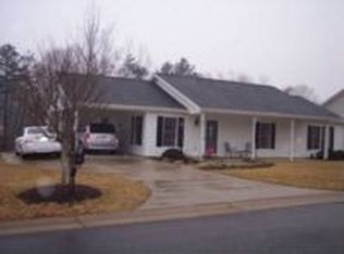 211 Meadow Stone Ln, Mount Airy, NC 27030