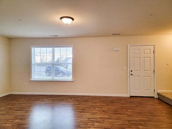 3rd image of 119 Redstone Dr Unit 2