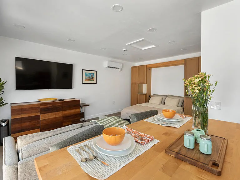 Glider Ave — Photo 6