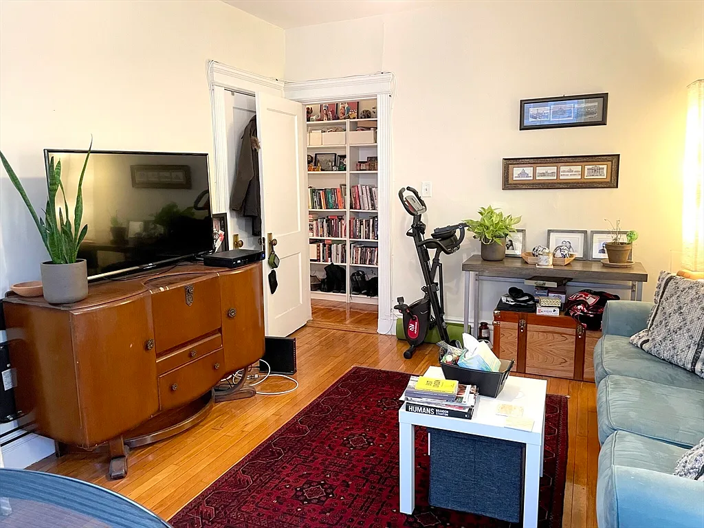 Building Photo - 35 Queensberry St #7