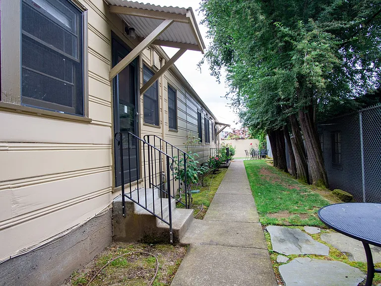 1952 NW Lovejoy St #3 — Photo 15
