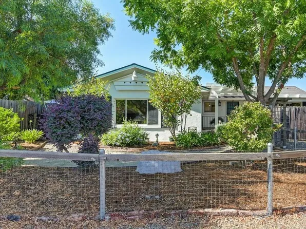 3568 Day Ave, Loomis, CA 95650