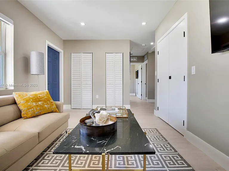 6428 SW 23rd St — Photo 4