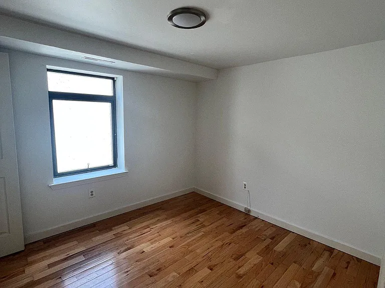 715 N 16th St #3 — Photo 9