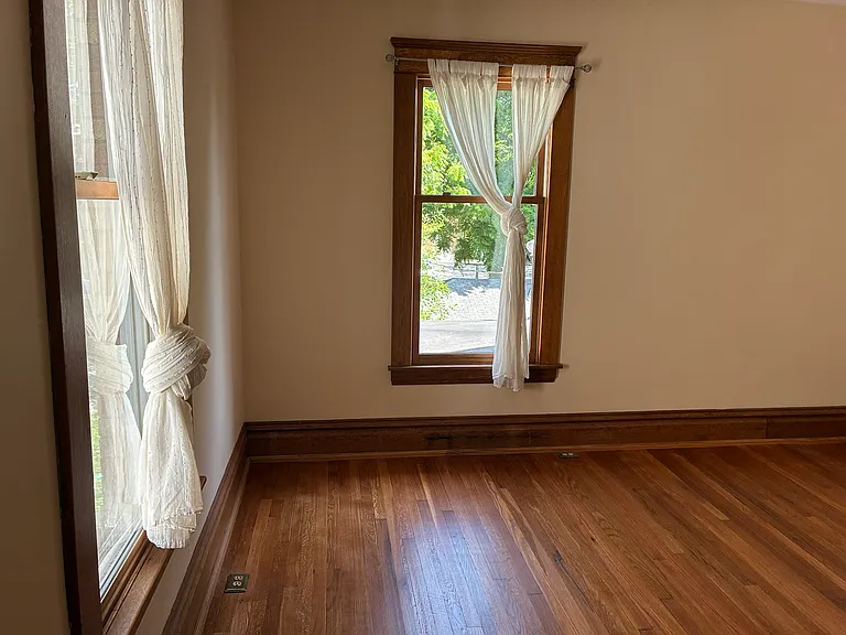54 Morris Ave — Photo 44