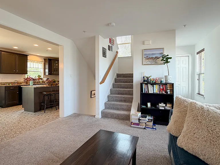 37 Southside Dr — Photo 5