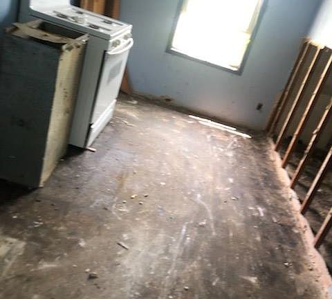 5th image of 810 Saint Matthew Dr