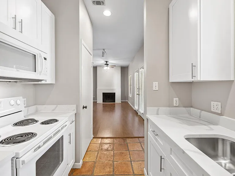 712 Graham Pl #203 — Photo 30