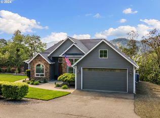 110 W Ridge Ln, Myrtle Creek, OR 97457