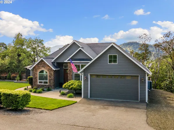 110 W Ridge Ln, Myrtle Creek, OR 97457