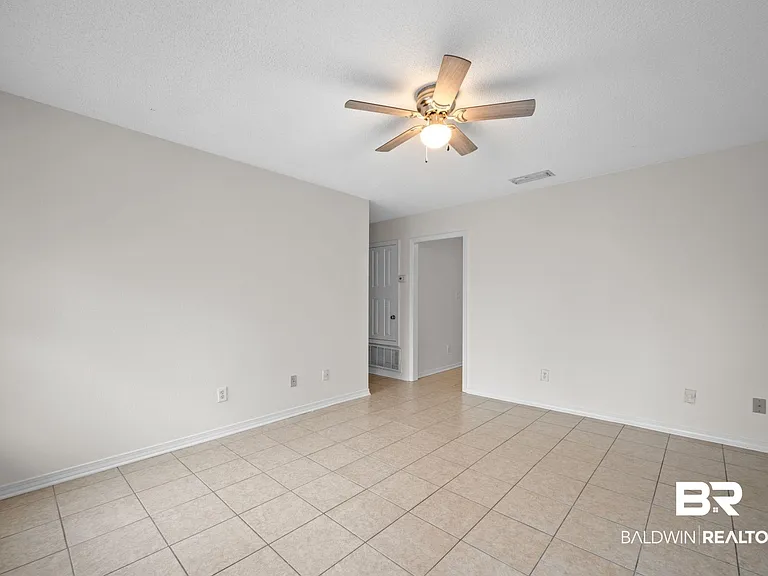 20938 Liberty Ln — Photo 3