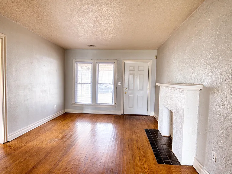 1132 N Saint Clair Ave — Photo 8