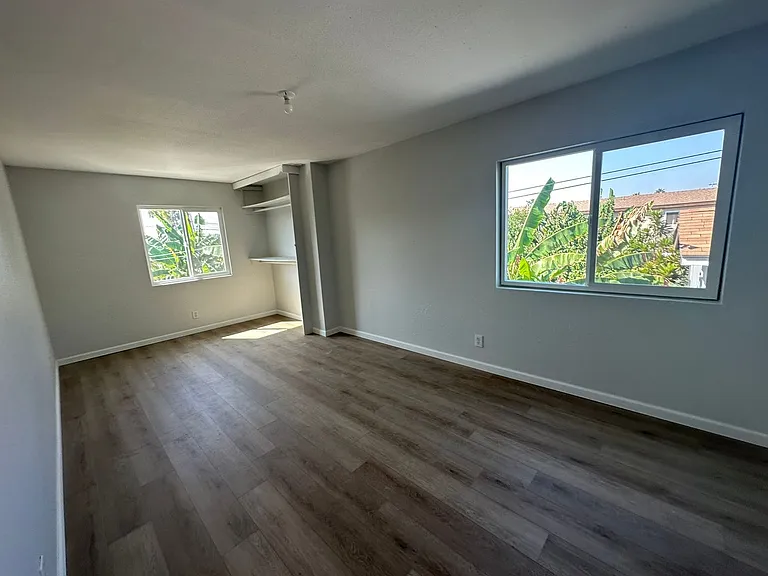 1123 Highland St — Photo 11
