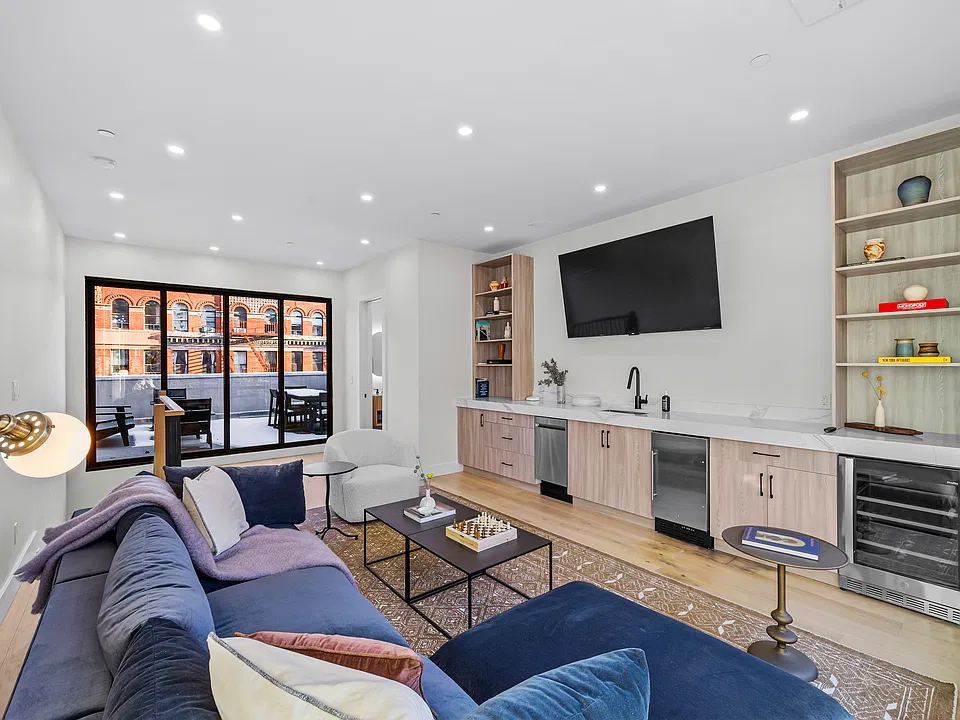 391 Manhattan Ave #Townhouse 1