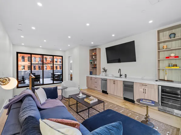 391 Manhattan Avenue image 1 of 28