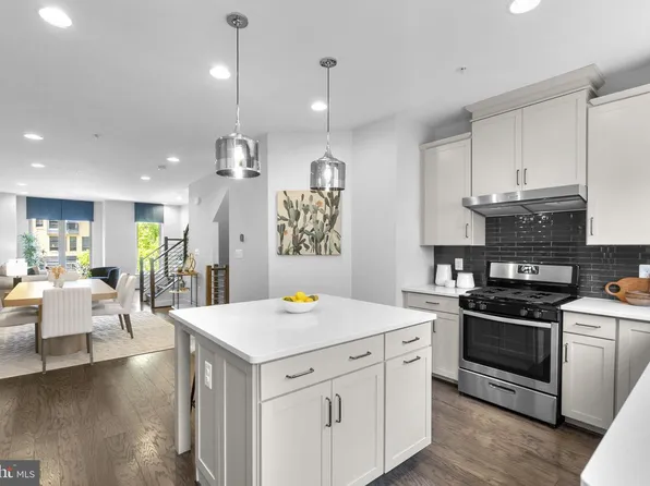 820 Thompson Cres Unit 26, Rockville, MD 20852