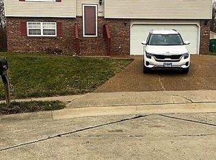 1547 Peach Orchard Ln, O'Fallon, IL 62269