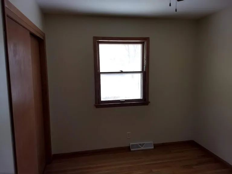 4035 Manhattan Dr — Photo 2