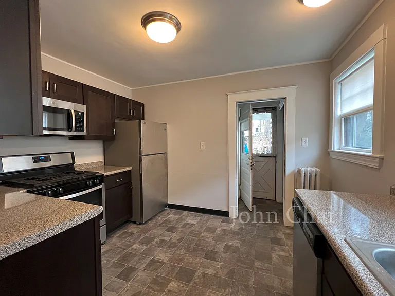 136 Arlington St #1 — Photo 8