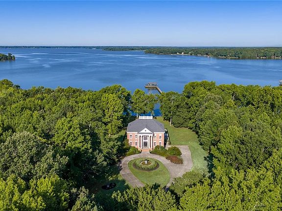 5th image of 3528 Barretts Ferry Dr