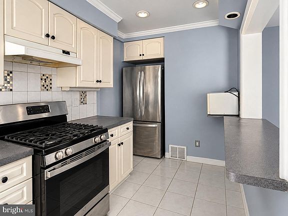 5th image of 2804 Disston St