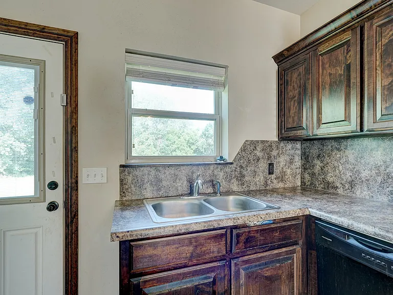 2220 W Utah Ave — Photo 22