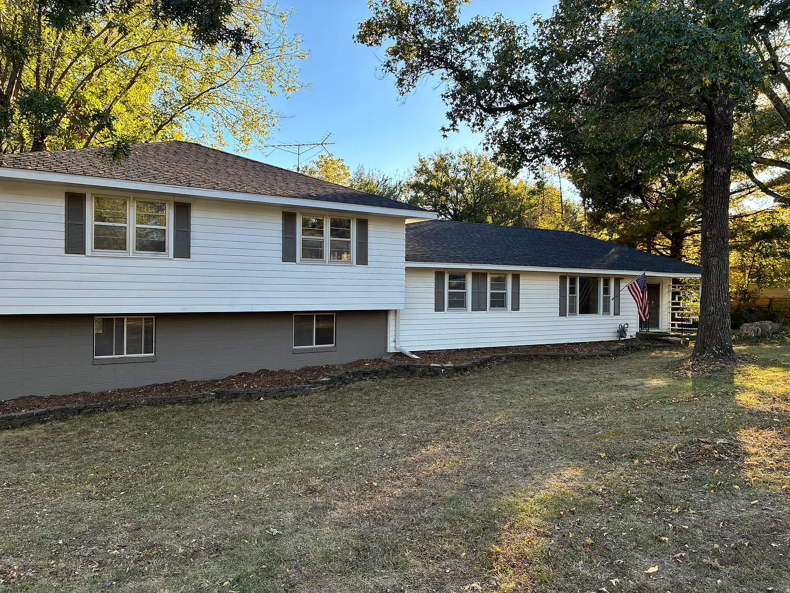 5 bed, 2088 sqft, $1,995 — Photo 1