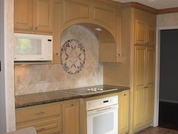4th image of 1020 Norwood Dr
