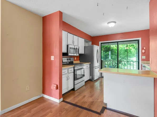 3237 Lake Forest Ave, Iowa City, IA 52245