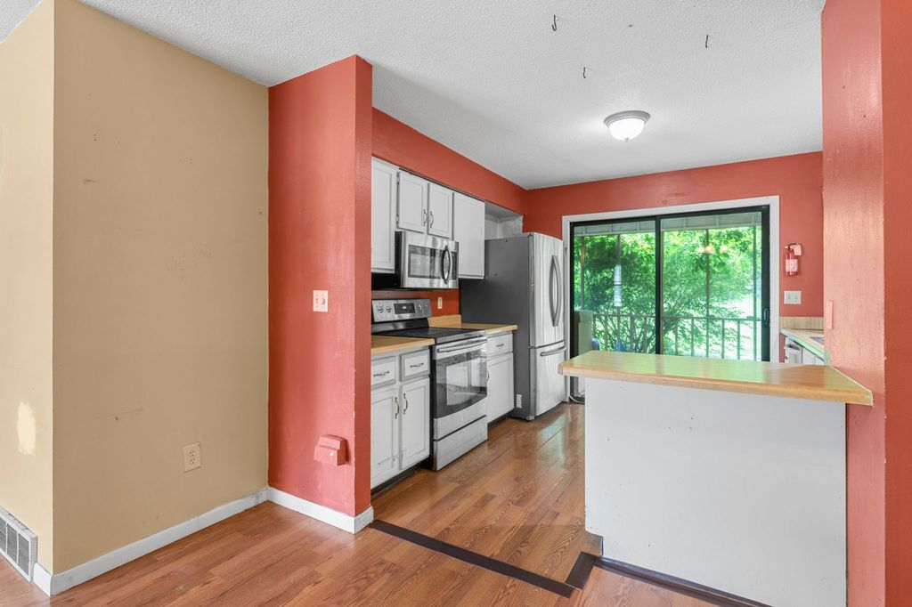 3237 Lake Forest Ave - Property Image