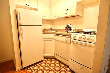 Rented by Street Realty Brokerage LLC