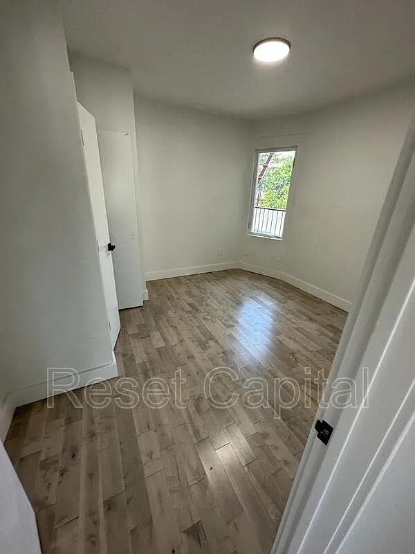 2 bed, 1.0 bath, $2,200 — Photo 3