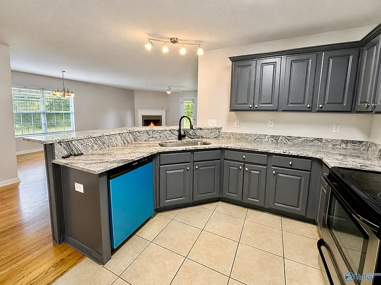 115 Bremerton Dr SW — Photo 3