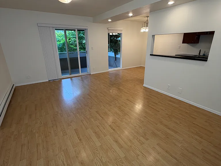 812 100th Ave NE #101 — Photo 1