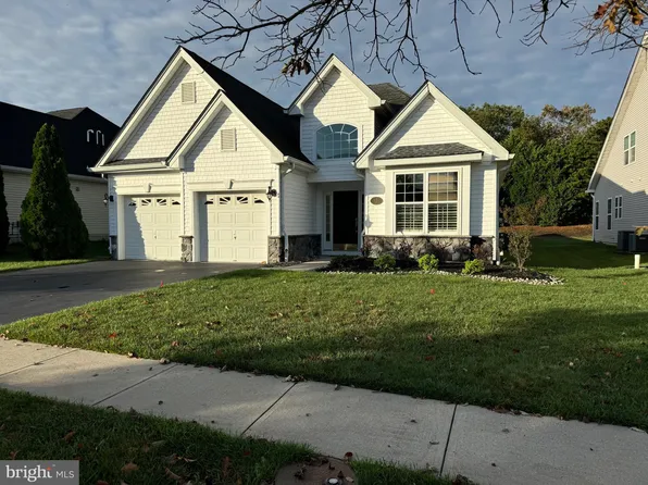 13 Honeysuckle Dr, Manahawkin, NJ 08050