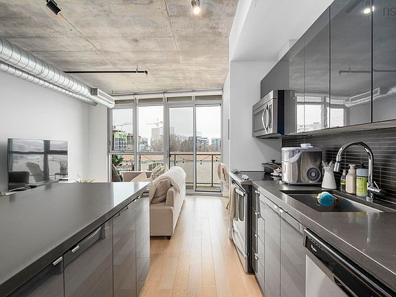 5th image of 1065 Barrington St #504