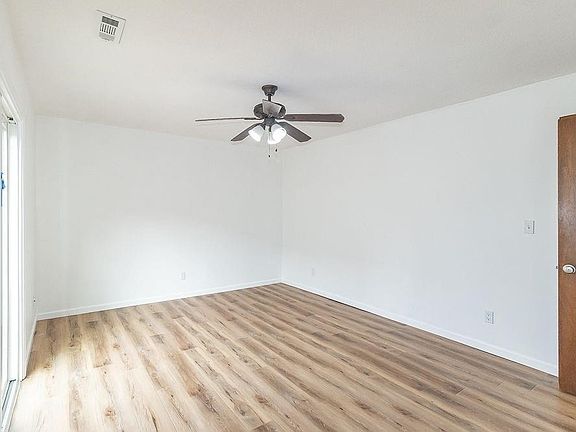 3rd image of 2435 Crestline Dr