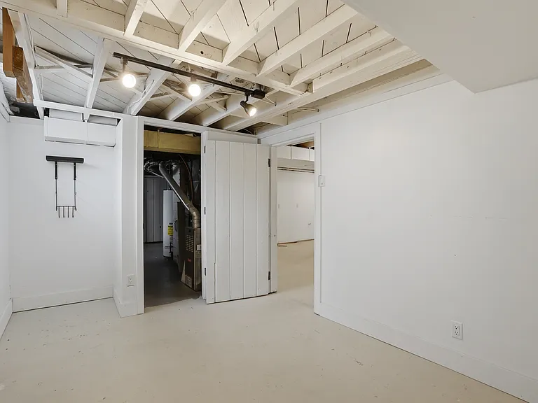 831 Loyola Dr — Photo 6